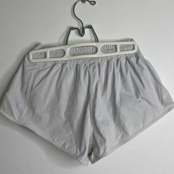 Size 4 Lululemon Low-Rise Hotty Hot Short 4” - Picture 4 of 5